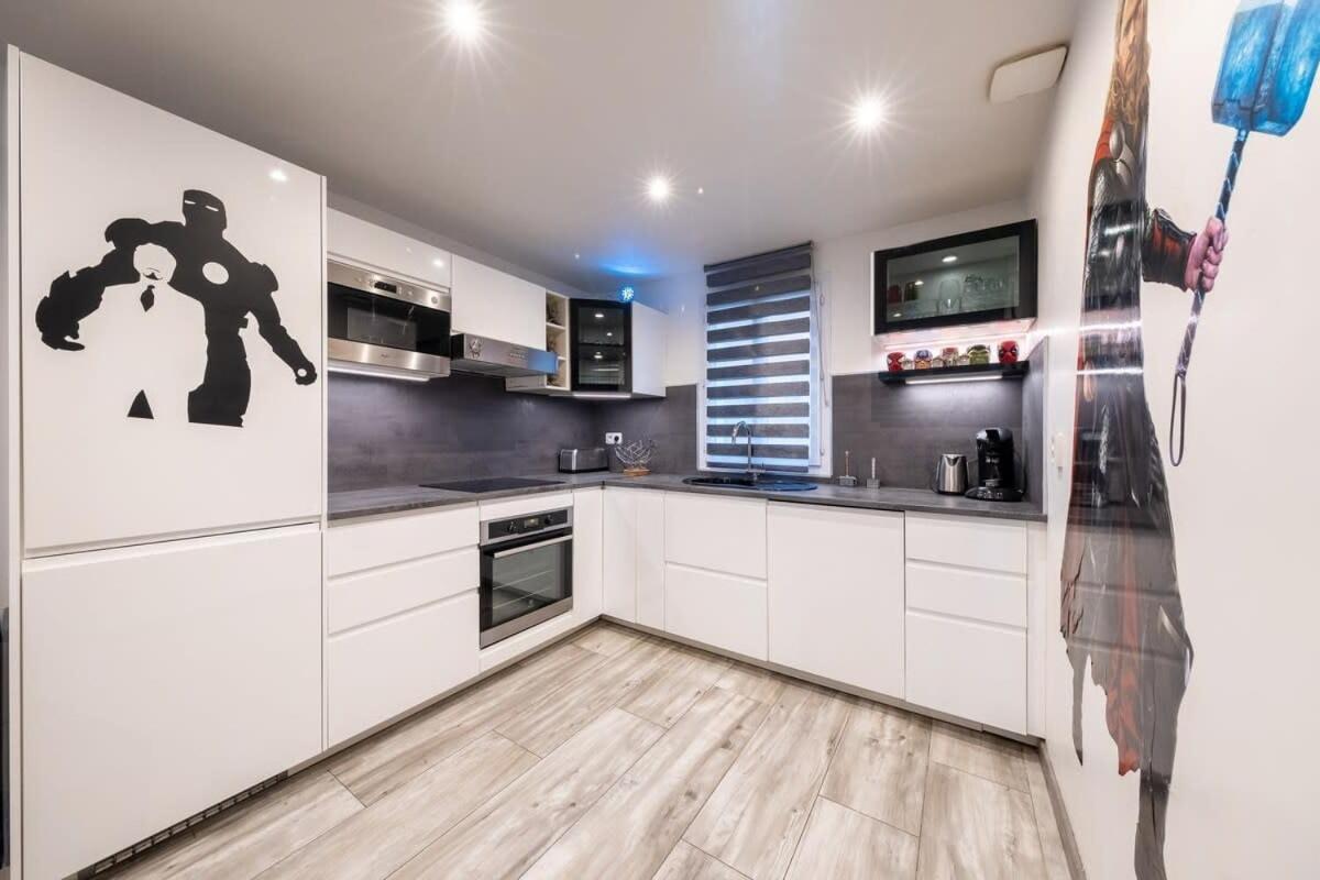 Disney Avengers Home มานี-เลอ-องเกรอ ภายนอก รูปภาพ